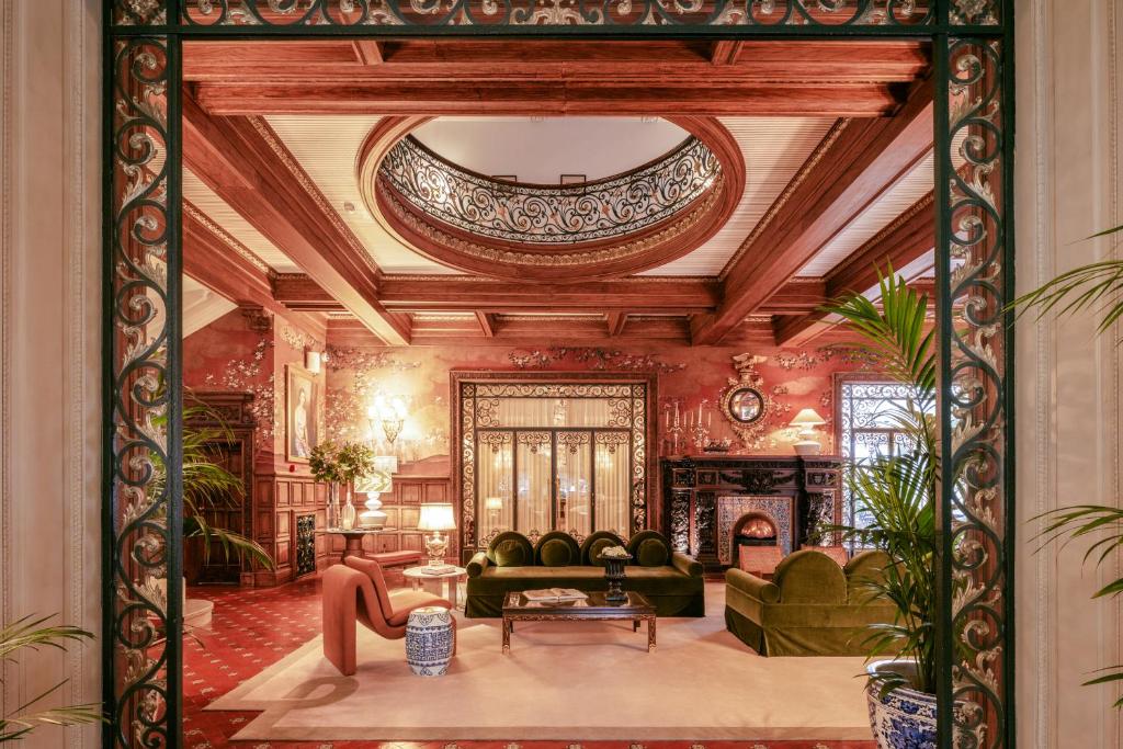 salon van een klassiek grand hotel